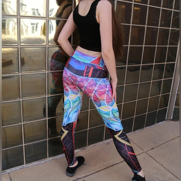 Art of One x Vision Lab Yoga Leggings Sz small
Original art by Derek Carpenter - Picture 14 of 16